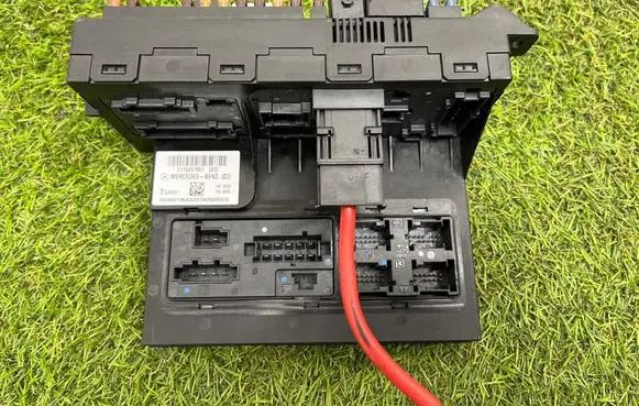 Mercedes-Benz E W211 Fuse module 2115457601