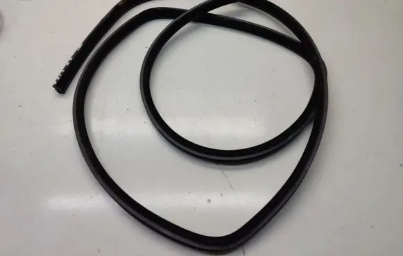 BMW 5 E39 Rubber seal rear door 386294