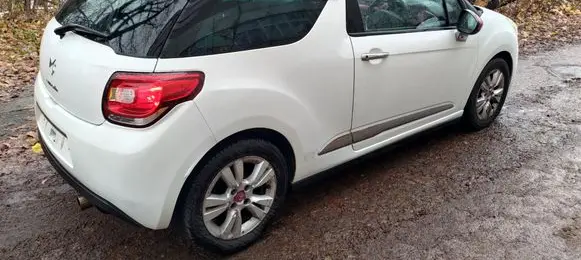 Citroen DS3 Rear side window