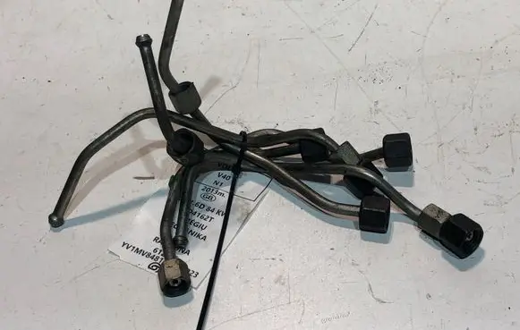Volvo V40 Fuel injector supply line/pipe 