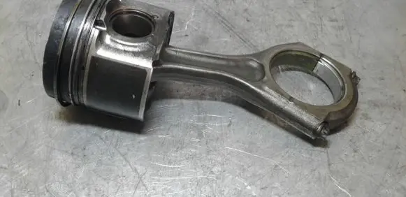 Subaru Outback Piston with connecting rod