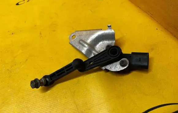 Tesla Model 3 Headlight/headlamp level sensor 1044941-00-B 104494100B