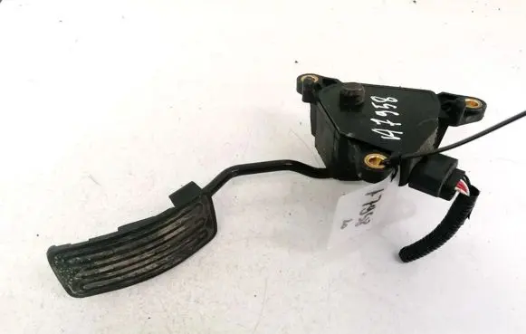 Nissan Qashqai Accelerator throttle pedal 1587C12207