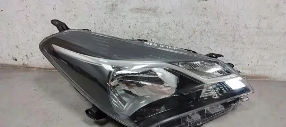 Toyota Yaris Headlight/headlamp 000002