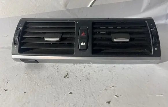 BMW X5 E70 Dash center air vent grill 7161801 6958654 7161802