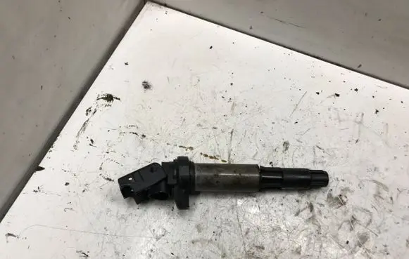 BMW 3 E46 High voltage ignition coil 0221504100
