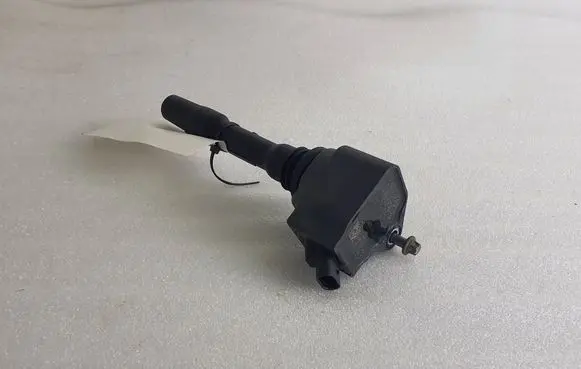 Mini Cooper Countryman F60 High voltage ignition coil 8643360 77850002