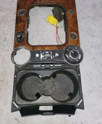 Volkswagen Touareg I Center console 7L6858602