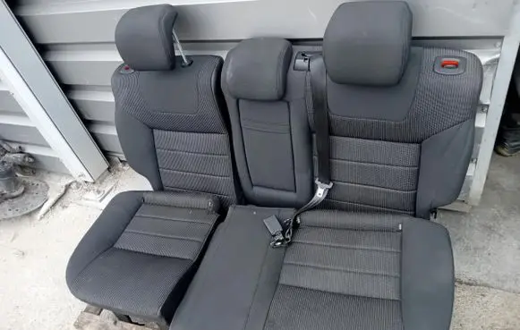 Ford Mondeo MK IV Second row seats 
