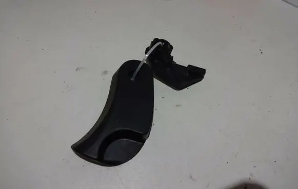 BMW 3 E46 Engine bonnet (hood) release handle 8223163