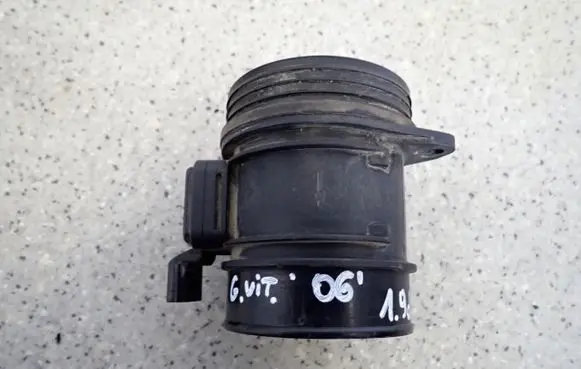 Suzuki Grand Vitara II Mass air flow meter 