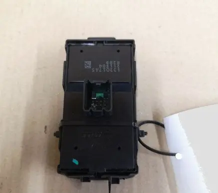 Opel Insignia A Electric window control switch 13301745