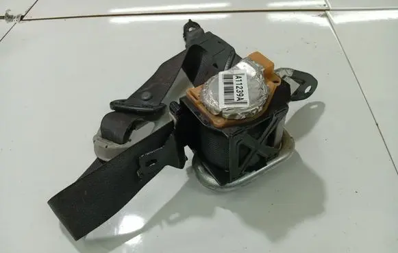 Honda Civic IX Front seatbelt 