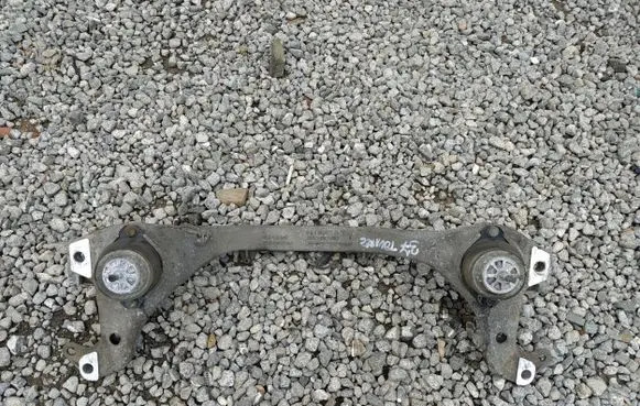 Volkswagen Touareg I Front subframe 7L6199207