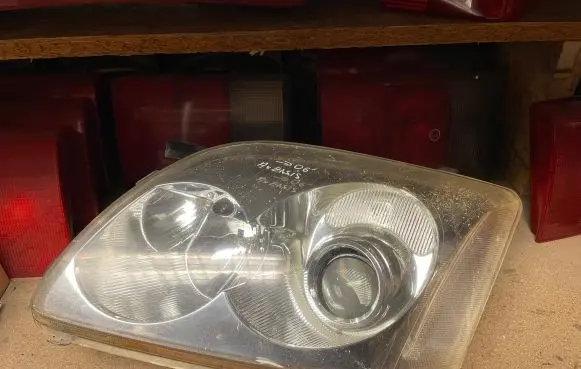 Toyota Avensis T250 Headlight/headlamp