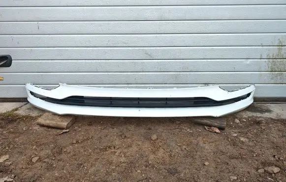 Front bumper lip