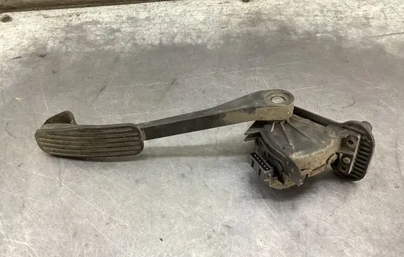 Volvo S60 Accelerator throttle pedal 6PV00853701 30636004