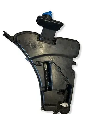BMW 5 G30 G31 G38 Windshield washer fluid reservoir/tank 10543512