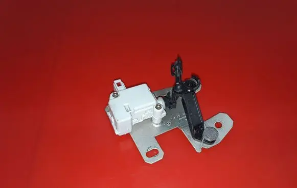 Volkswagen Touareg I Tailgate boot lock/latch motor 7L6827425