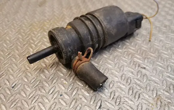 Mercedes-Benz E W210 Windscreen/windshield washer pump