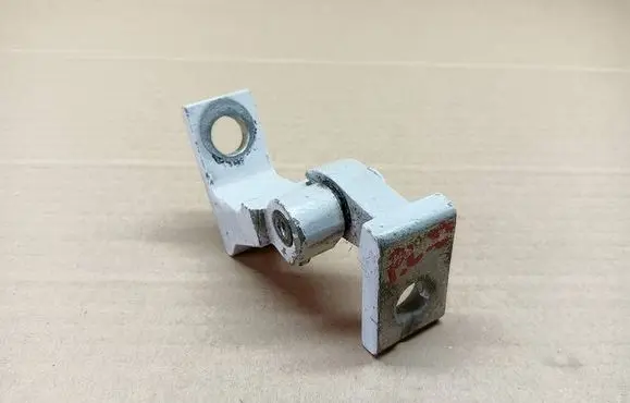 Volkswagen Tiguan Front door lower hinge