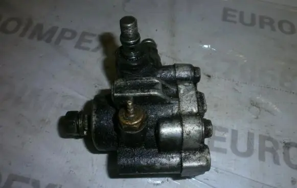 Mitsubishi Galant Power steering pump MR333800