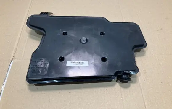 BMW 1 F40 Intake resonator 8580236