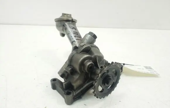 Mercedes-Benz E W124 Oil pump A6021810001