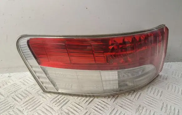 Toyota Avensis T270 Rear/tail lights 8156105190