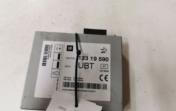 Opel Insignia A Antenna control unit 13319590 035252 495121918