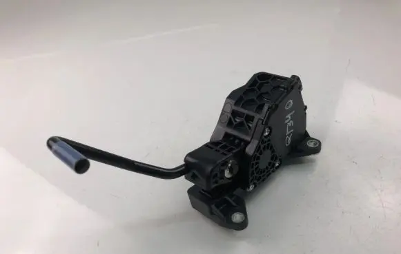 Toyota RAV 4 (XA20) Accelerator throttle pedal 7811033140