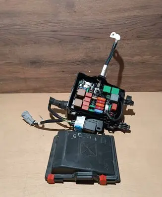 Peugeot Partner III Fuse box set 9804681880 9678633380 983299780