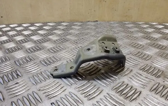 Toyota Avensis T270 Fender mounting bracket