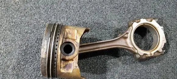 Mitsubishi Galant Piston with connecting rod