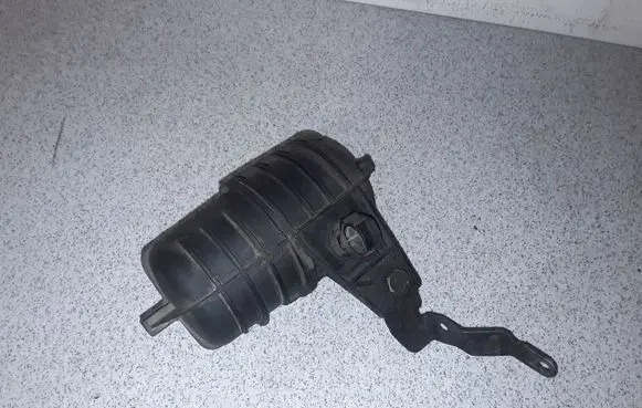 BMW 5 E39 Vacuum air tank 11652247620 2247620