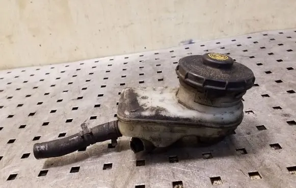 Honda CR-V Brake fluid reservoir 0204255770