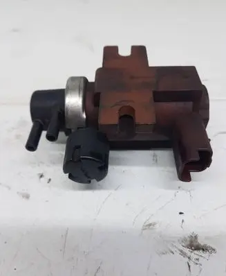 Ford Focus Vacuum valve 