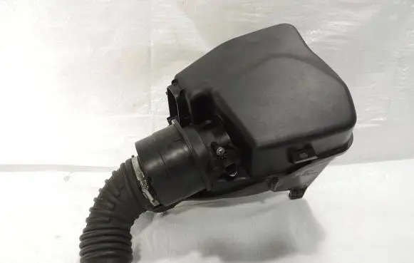 Opel Astra K Air filter box 39030323