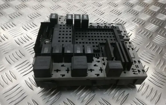 Volvo S80 Fuse module 08696098 08679899