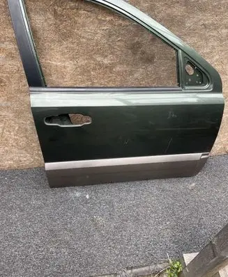 KIA Sorento Front door