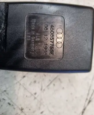 Audi A6 S6 C5 4B Front seatbelt buckle 4B0857755E 08121998