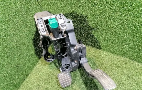 Renault Trafic III (X82) Brake pedal 465010176R 93868407 180020024R