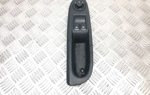 Renault Clio II Electric window control switch 8200084012