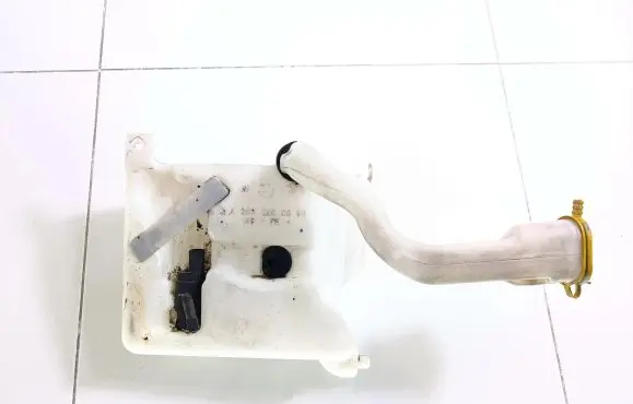 Windshield washer fluid reservoir/tank