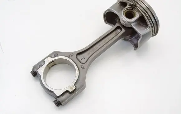 Hyundai i30 Piston with connecting rod PD65