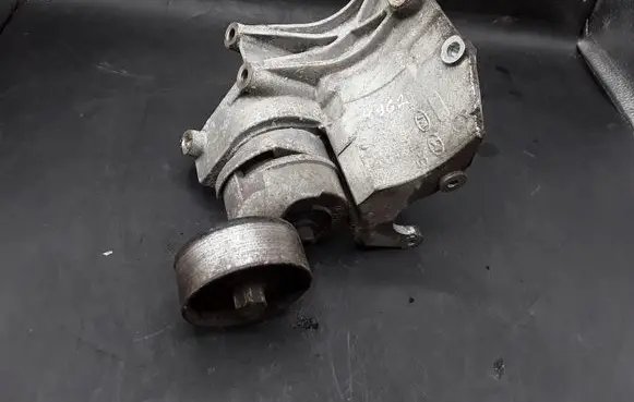 KIA Sorento A/C compressor mount bracket NOCODE