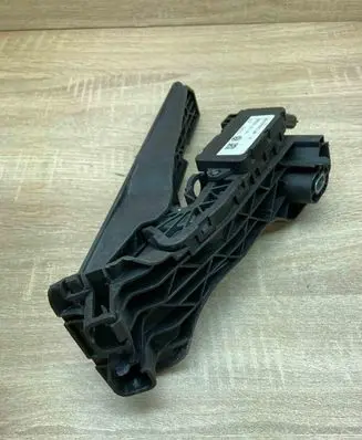 Volkswagen PASSAT B6 Accelerator throttle pedal 1K1721503L