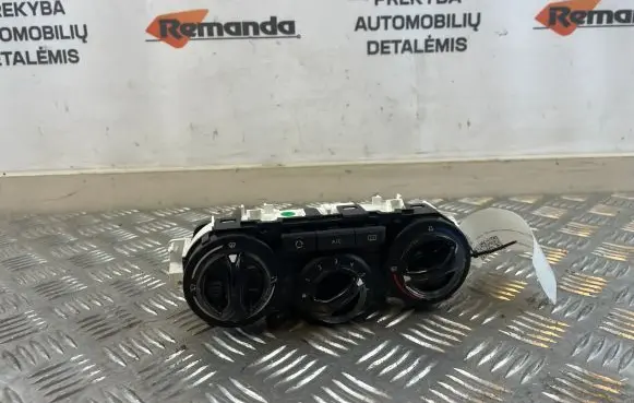 Peugeot 208 Climate control unit 96722483ZD T1013332C