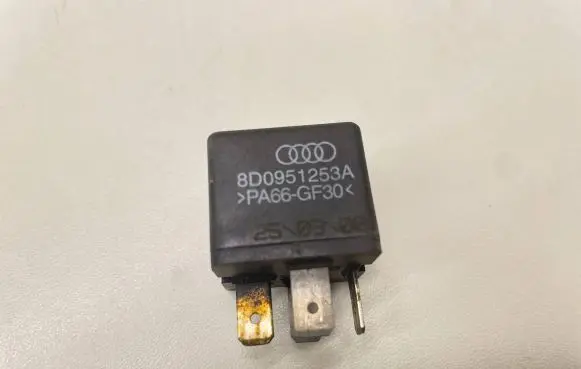 Audi A6 S6 C5 4B Other relay 8D0951253A