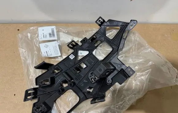 Polestar 2 Front bumper mounting bracket 31663669